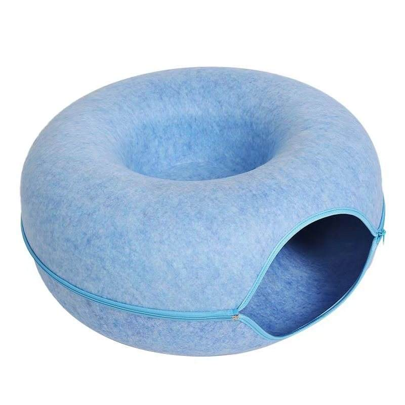 Cuccia e tunnel a forma di ciambella per gatti