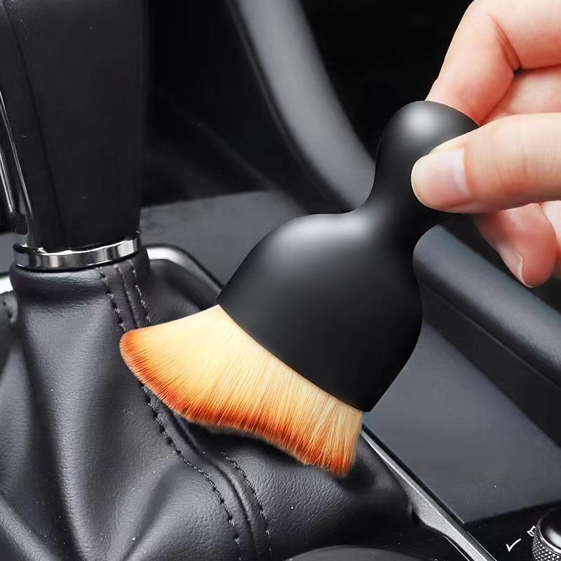Curved Foundation Brush Set