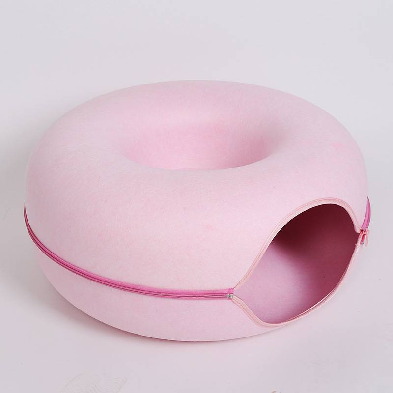 Cuccia e tunnel a forma di ciambella per gatti