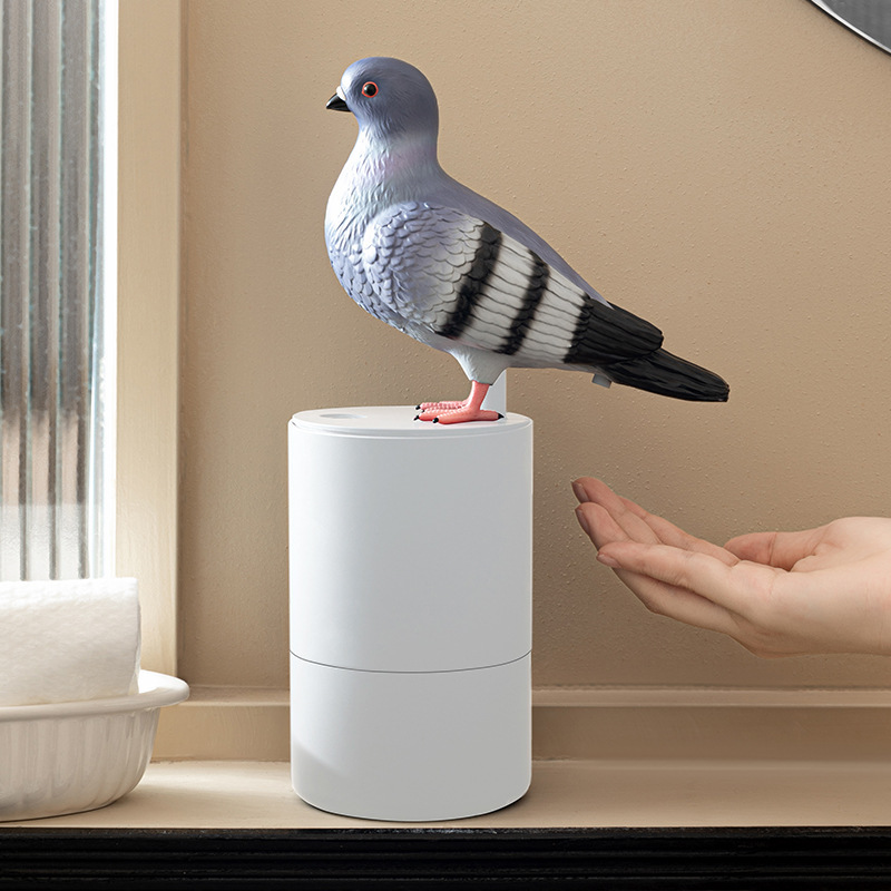Dispenser automatico di sapone per uccelli